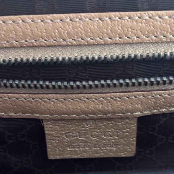Authentic Gucci Cream Snakeskin Shoulder Bag - Picture 5 of 7